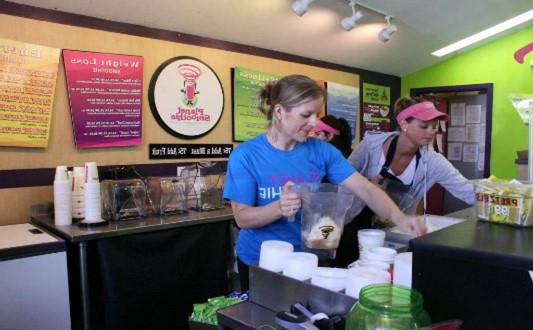 Shannon Lelli working at Planet smoothie