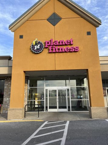 This is the outside of Planet Fitness in Souderton.