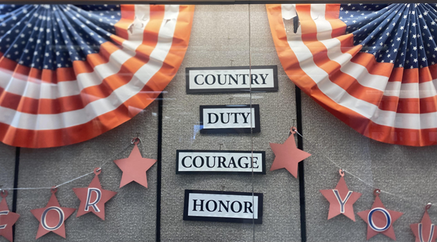 Picture of dedication wall to Pennridge alumni veterans. 