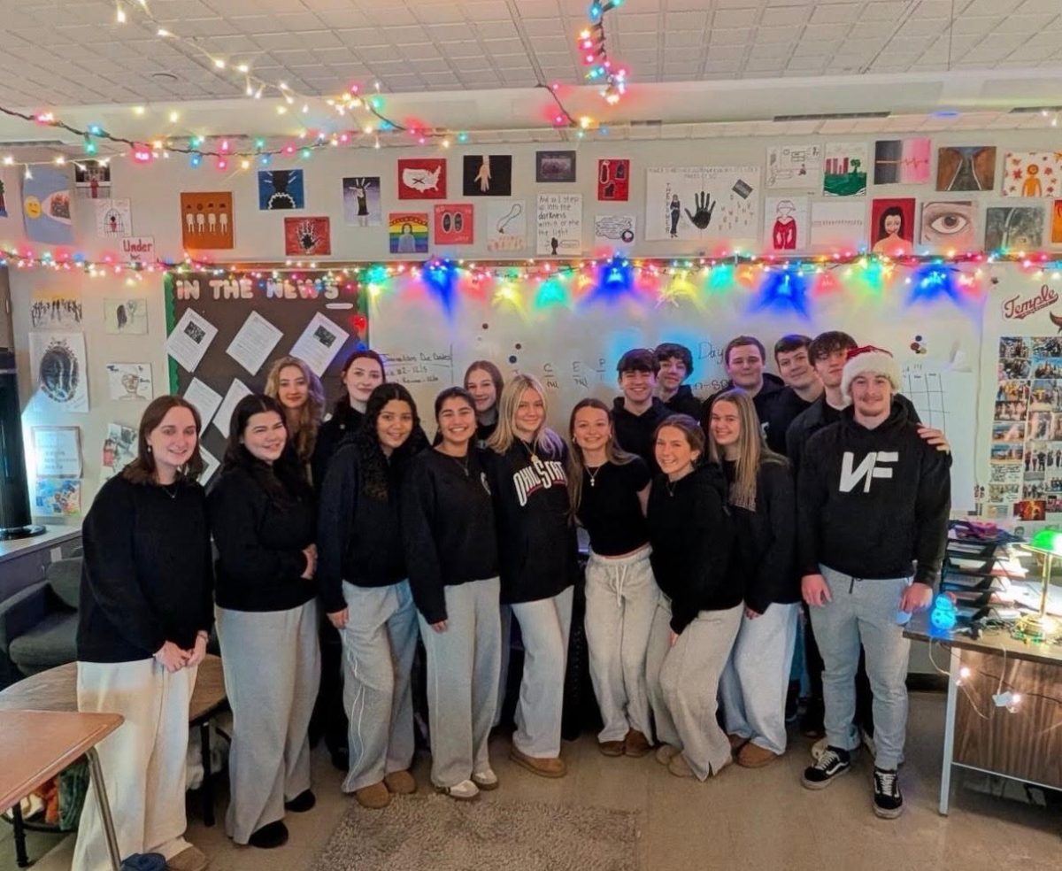 Mrs. Gordienko's class poses for family photo day